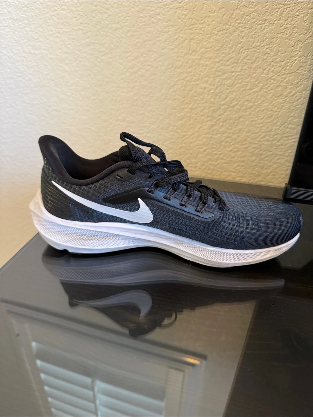 Nike Black and White Men's Athletic Running Shoes